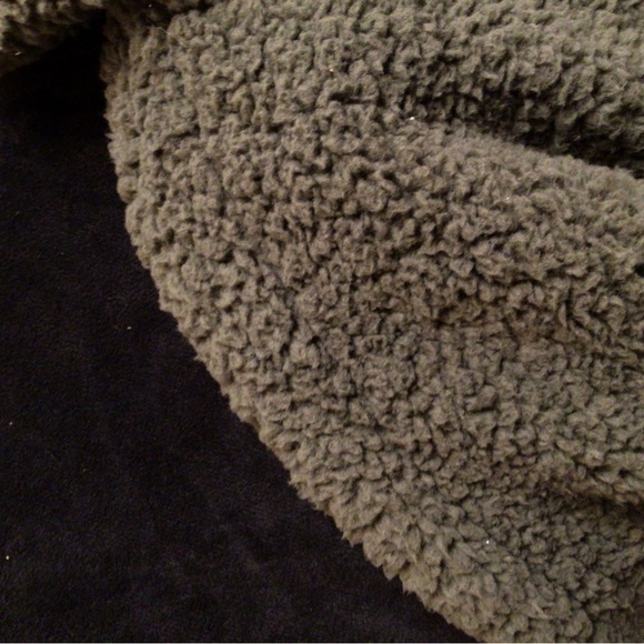 American Eagle Ladies Fleece Hoodie - Picture 4 of 4